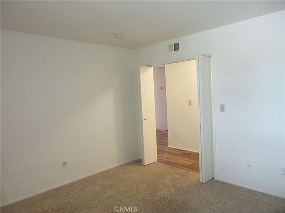 5th image of 10627 Sylvia Ave