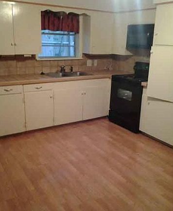 3rd image of 1306 Los Altos Ln