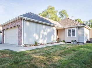 2 N Heatherton Ct, Kansas City, MO 64118