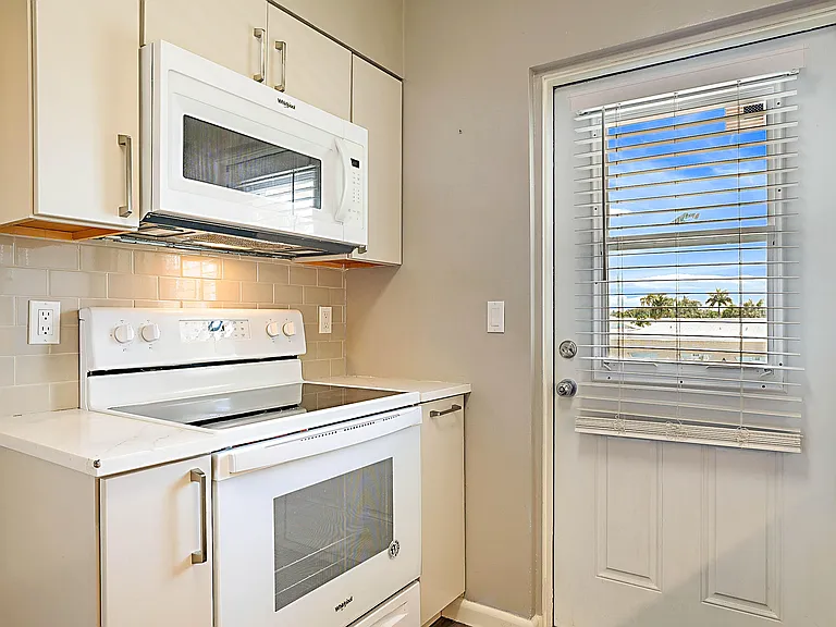 230 N Federal Hwy #305 — Photo 15