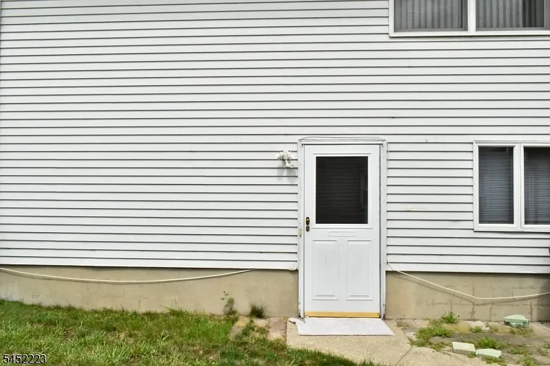 2 bed, 1.0 bath, $2,500 — Photo 3