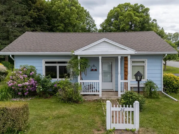 26 Lavinia St, Kentville, NS B4N 1V7