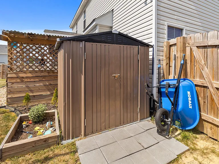 173 London Dr — Photo 40