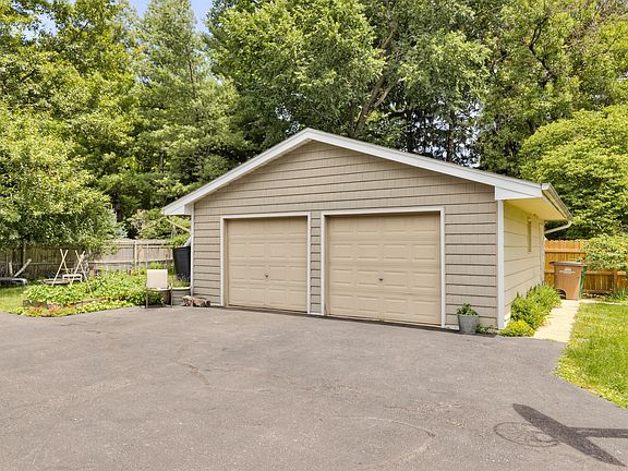 5th image of 6409 & 6411 Forest Ct