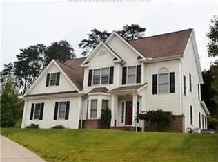 105 Southern Woods Dr, South Charleston, WV 25309