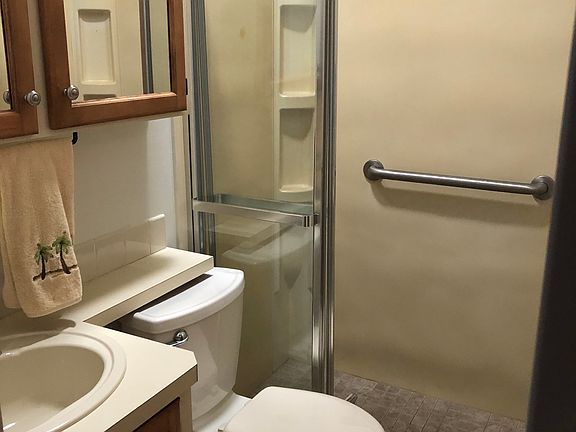 4th image of 217 Crown Point Dr