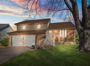 1824 E Mohawk Dr, Olathe, KS 66062