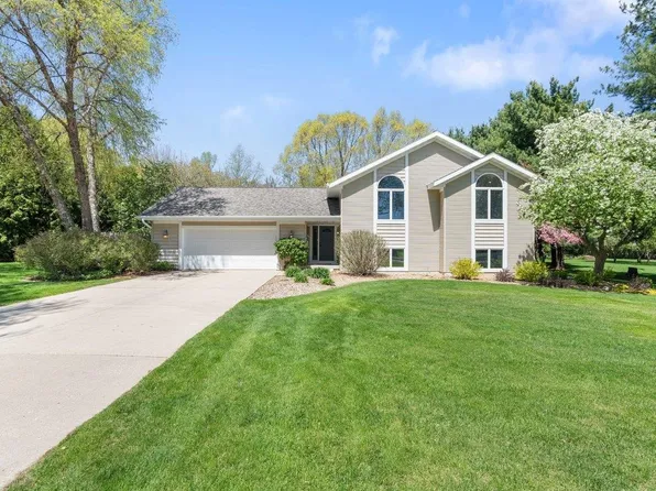 4880 Kirkwood Dr, Waunakee, WI 53597