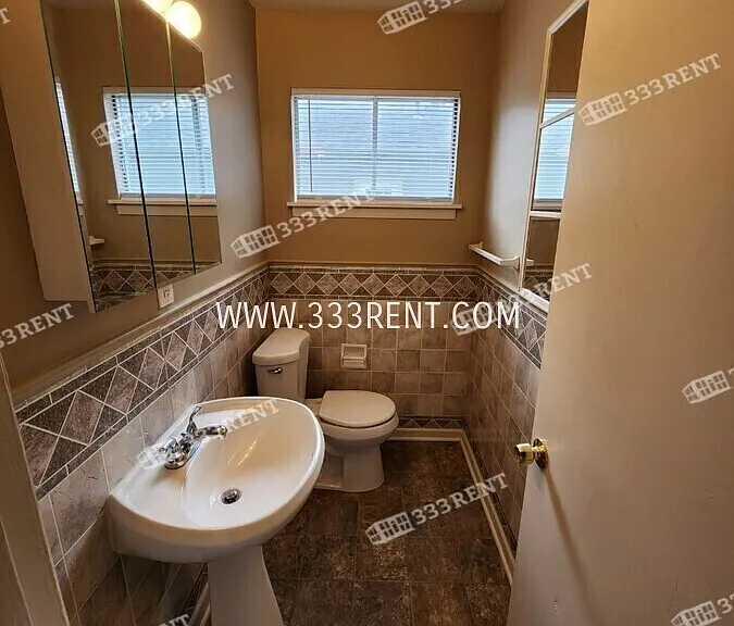 807 E 100th Ter — Photo 10