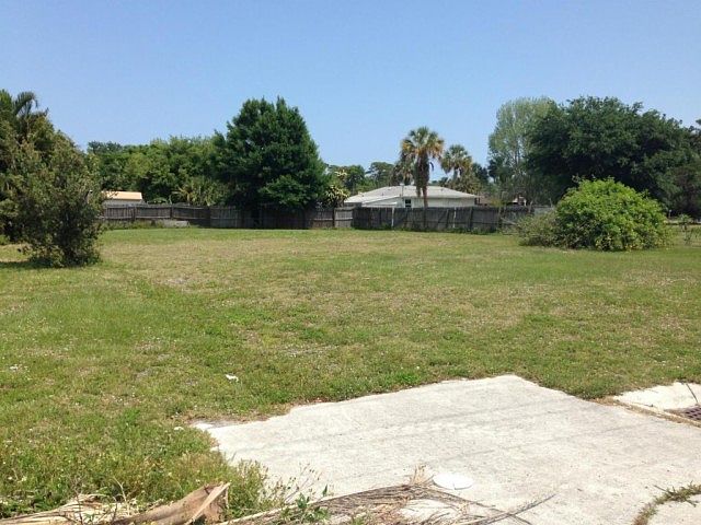2nd image of 2416 Saint Lucie Blvd