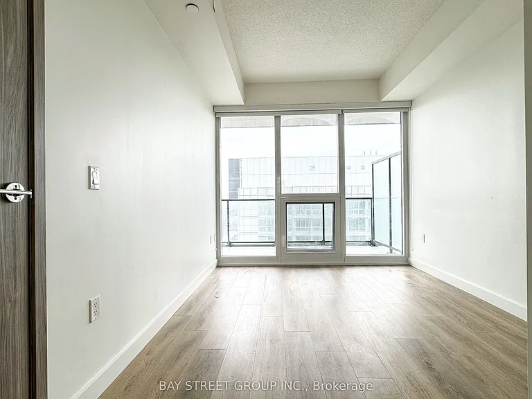 85 McMahon Dr #3605 — Photo 3