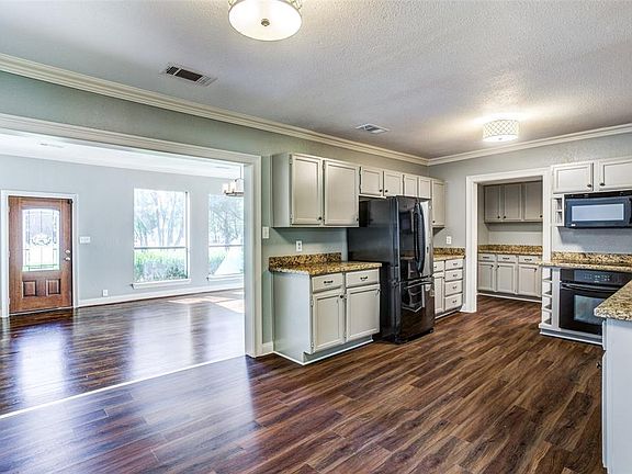5th image of 1432 San Saba Dr