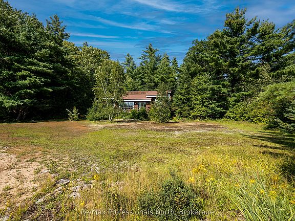 3rd image of 673 Peninsula Rd W