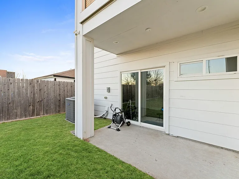 4904 Noble St — Photo 25