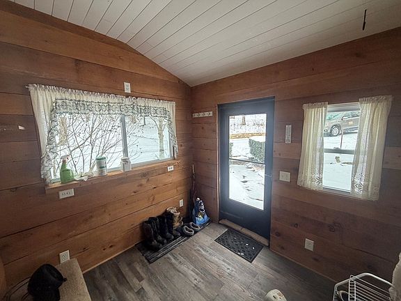 3rd image of 659 Birch Run Rd