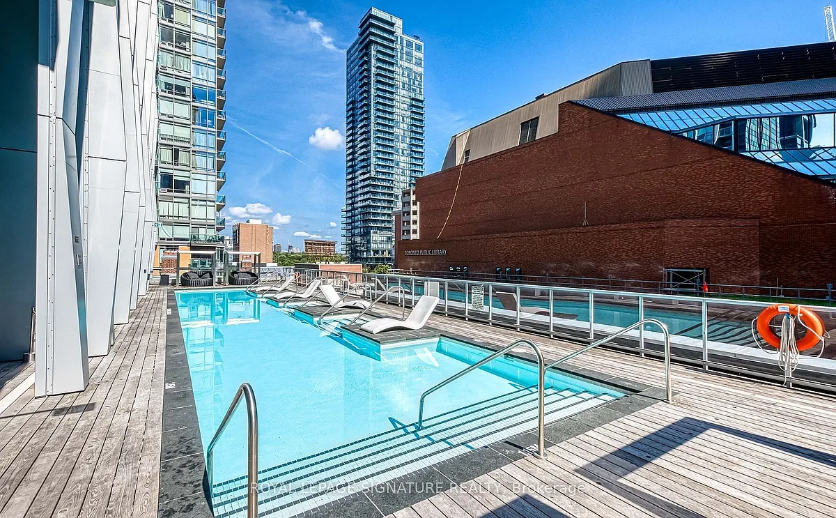 Building Photo - 1 Yorkville Ave #5606