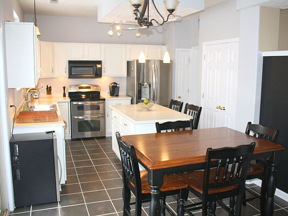 3rd image of 416 Farley Dr