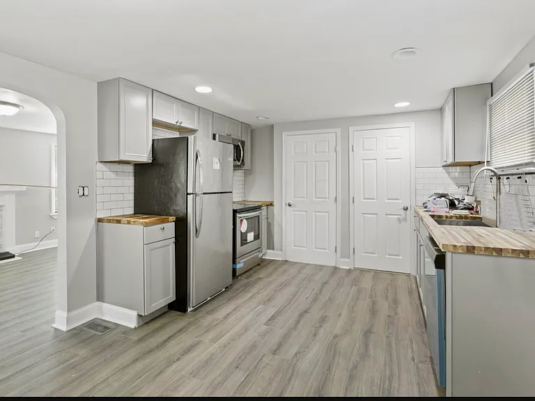 2441 Taylor Ave — Photo 7