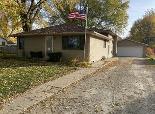 1002 Oak Ave, Sterling, IL 61081