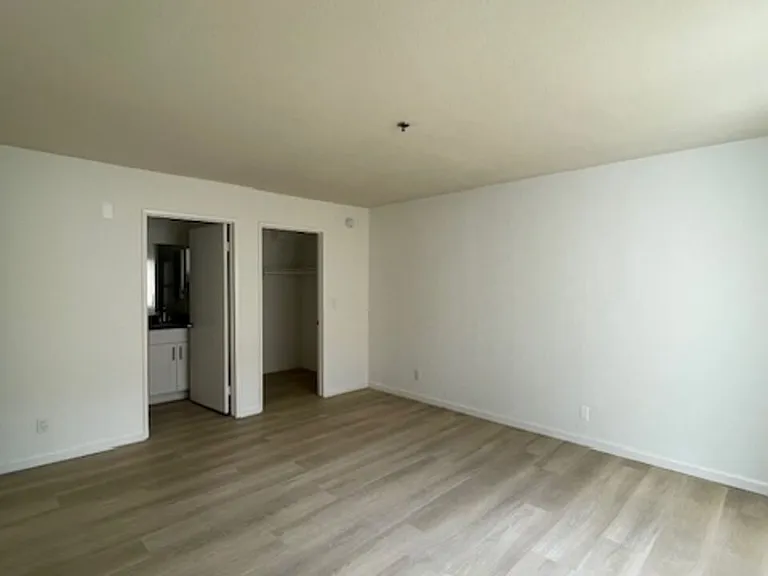 420 S Harvard Blvd #305 — Photo 8