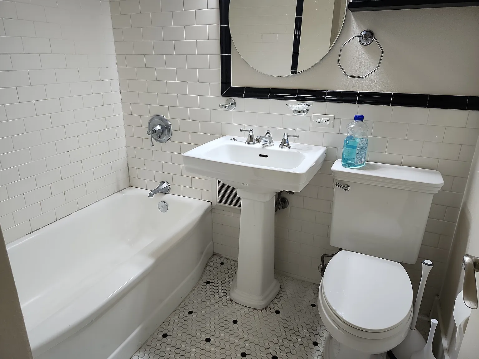 1105 Spring St — Photo 4