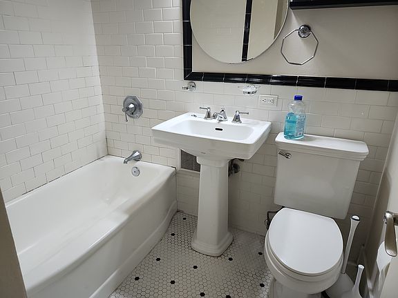 4th image of 1105 Spring St APT 101