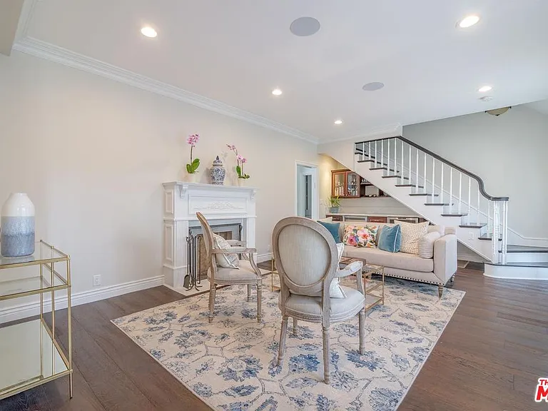 9500 Sawyer St — Photo 2