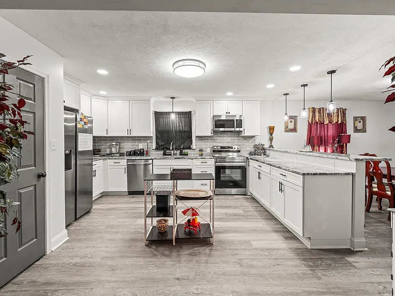 102 Adams Dr — Photo 6