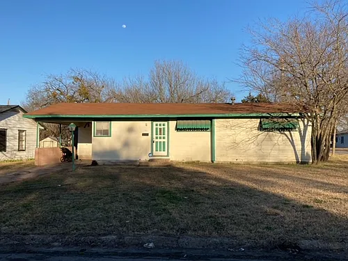 1711 Langford St Photo 1