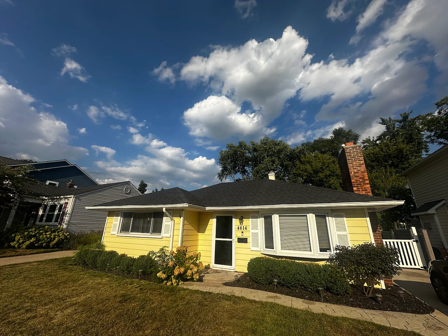 2 bed, 872 sqft, $1,730 — Photo 1