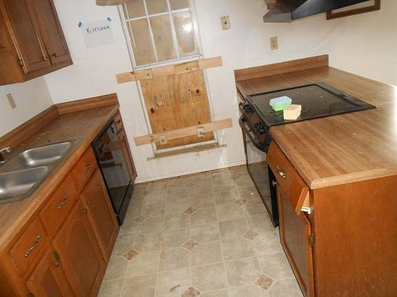4th image of 3465 Laurel Dr