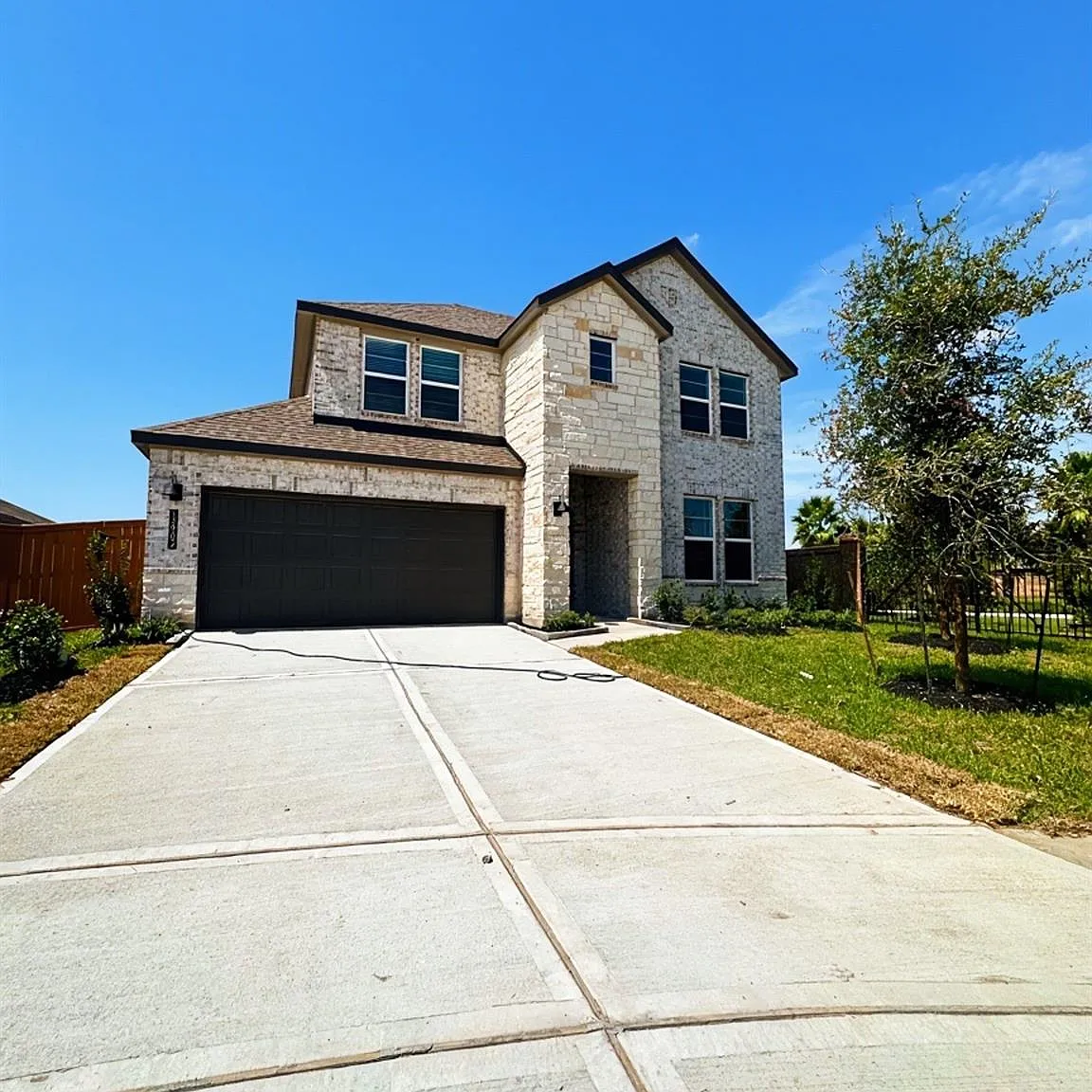 4 bed, 3.0 bath, 2645 sqft, $3,025 — Photo 2