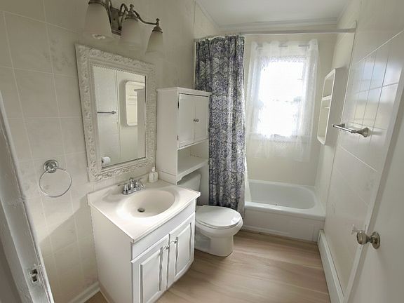 4th image of 211 Sheridan Ave #A