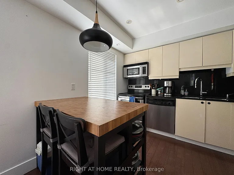 34 Western Battery Rd #425 — Photo 4