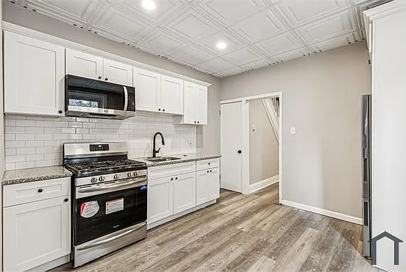 2416 N Hollywood St — Photo 7