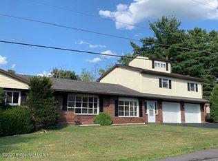 5 Evergreen Lake Dr, Mountaintop, PA 18707