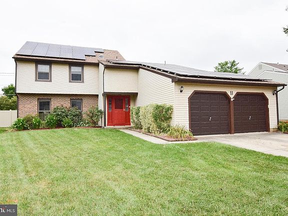 2nd image of 11 Meadowrue Dr
