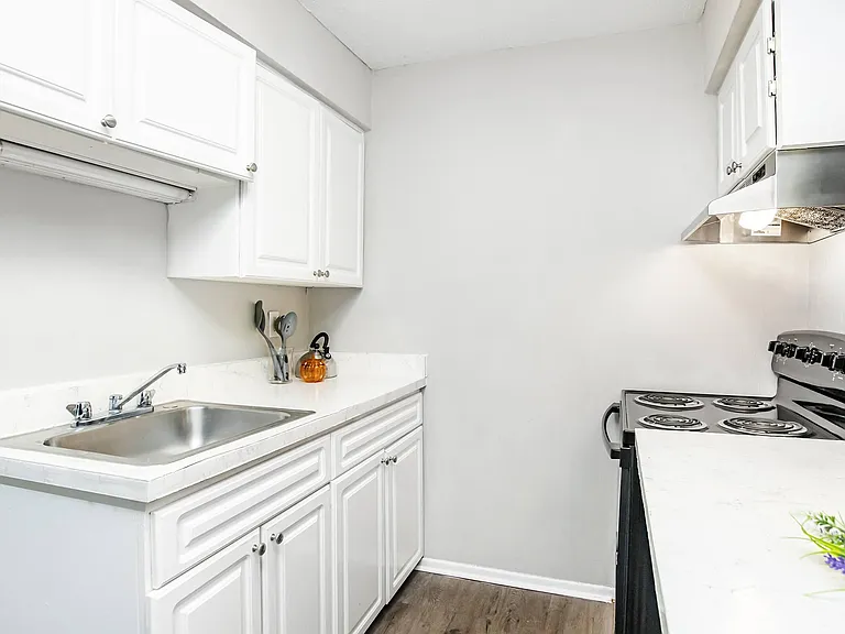Lakewood Oaks Apartments — Photo 44
