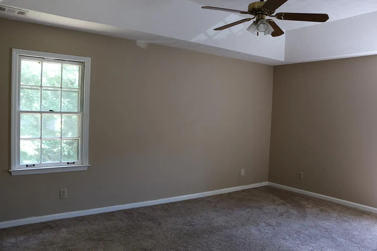 4 bed, 2.5 bath, 2149 sqft, $2,180 — Photo 4