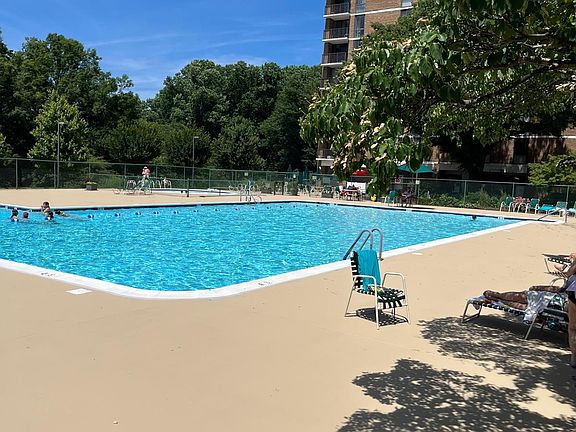 2nd image of 2300 Pimmit Dr APT 409