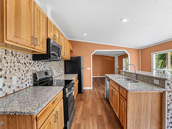 5th image of 234 Red Bud Ln