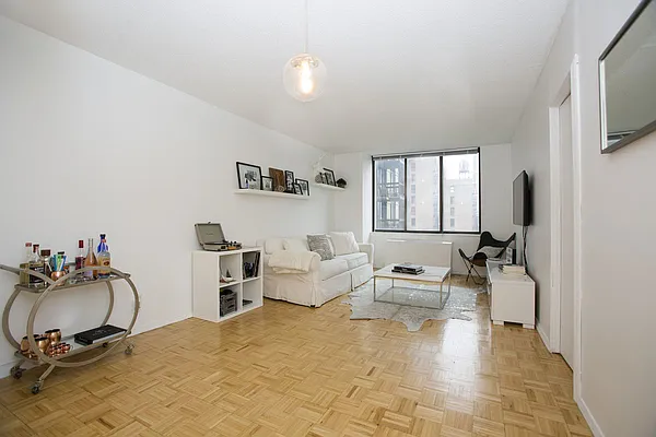 Rented by Pleasant Properties Real Estate LLC | media 9