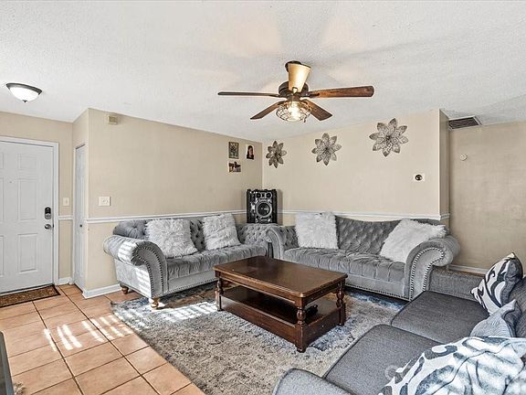 5th image of 3044 Parade Ln SW