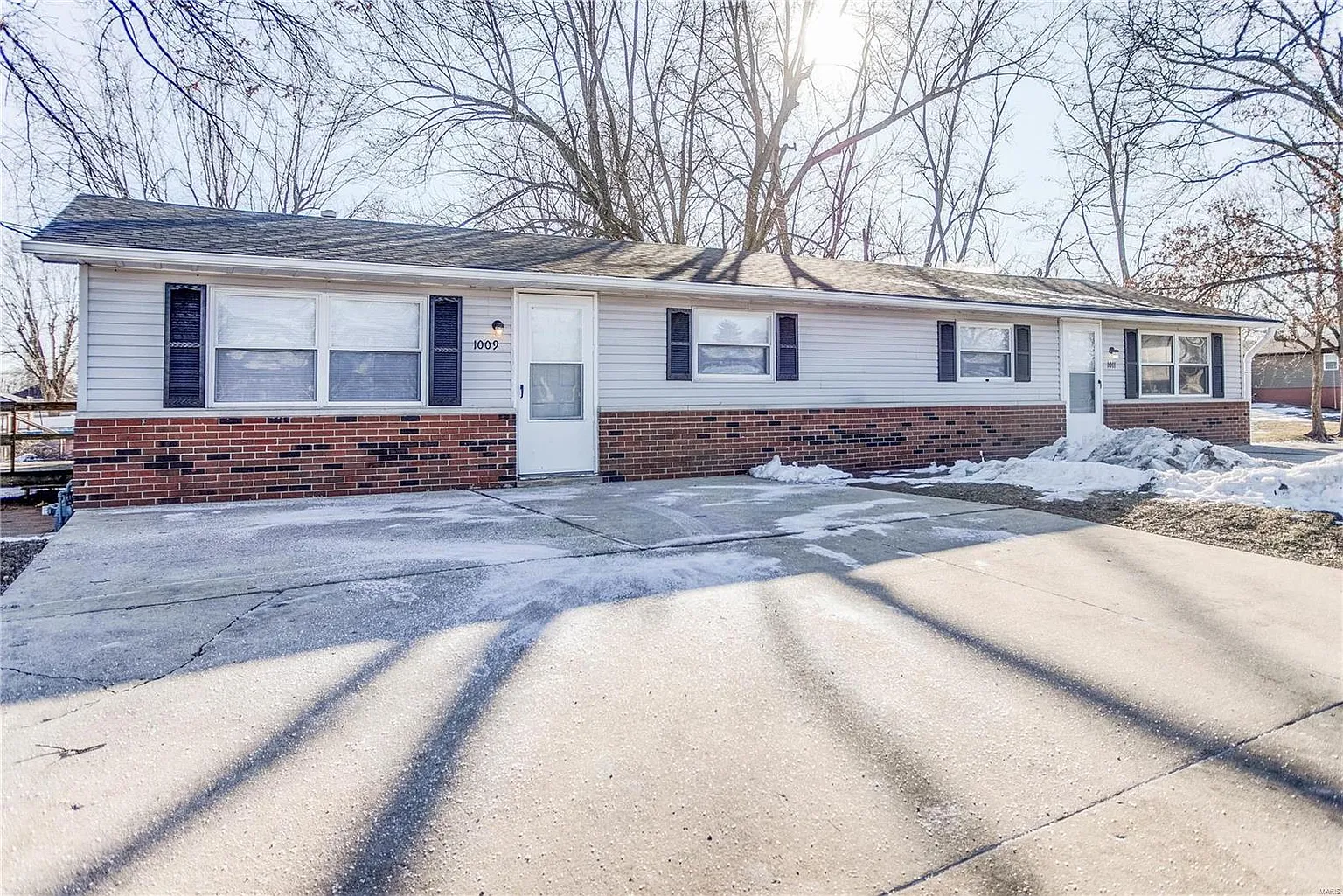 1009 W Corbin St photo 1