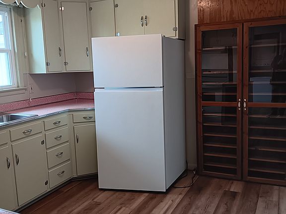 4th image of 3004 Jackson St
