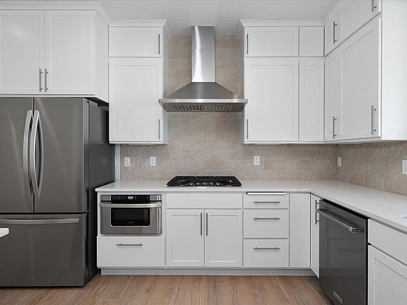 5th image of 2291 N Summit Ct