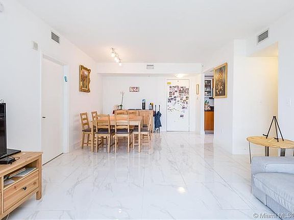 3rd image of 18800 NE 29th Ave APT 522