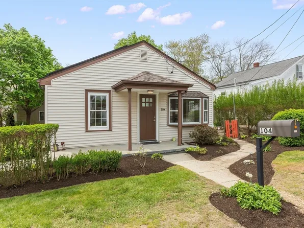 104 Puffer Ave, Swansea, MA 02777