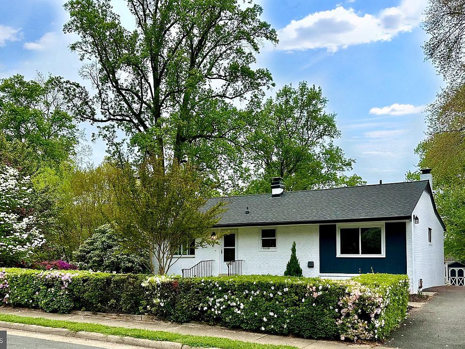 1st image of 11002 Oakwood Dr