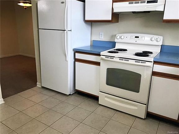 4th image of 42497 Lilley Pointe Dr #25